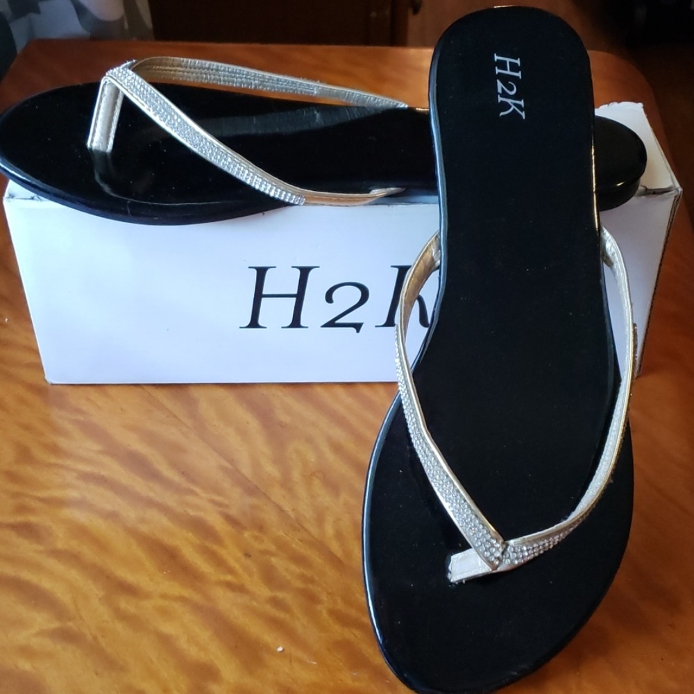 🌟PRICE DROP🌟H2K Flat Sandles